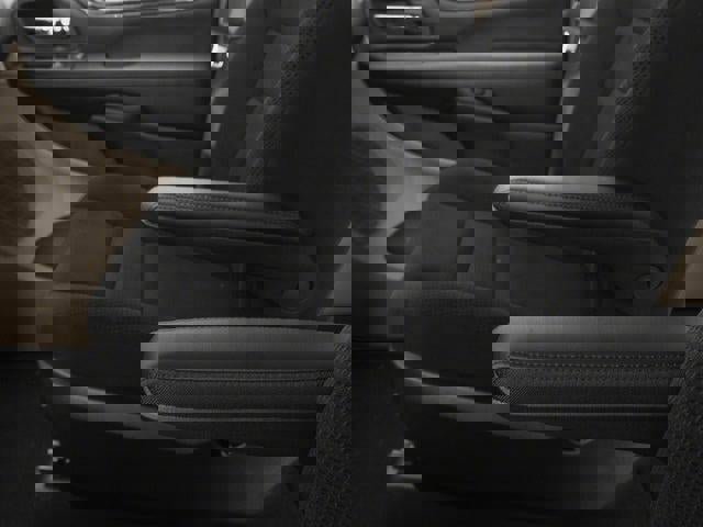 Used 2018 Dodge Grand Caravan SE w/ UConnect Hands-Free Group image 15