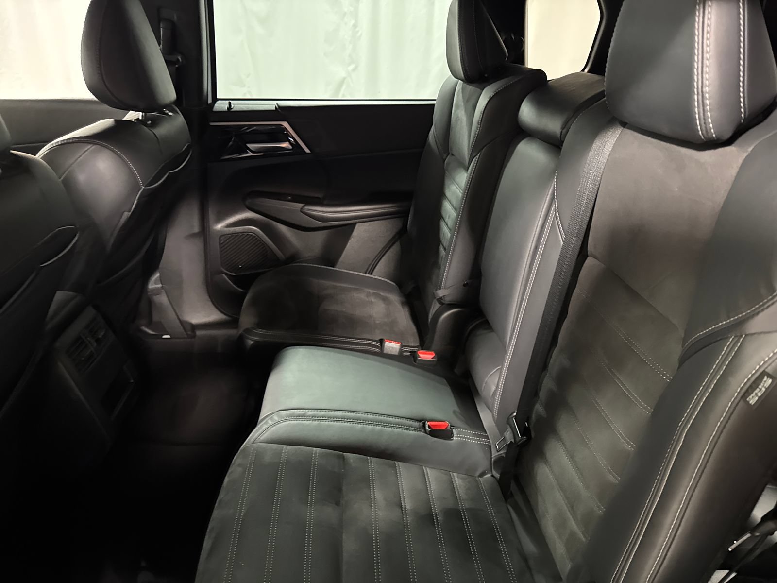 Used 2023 Mitsubishi Outlander SE AWD/4WD image 5