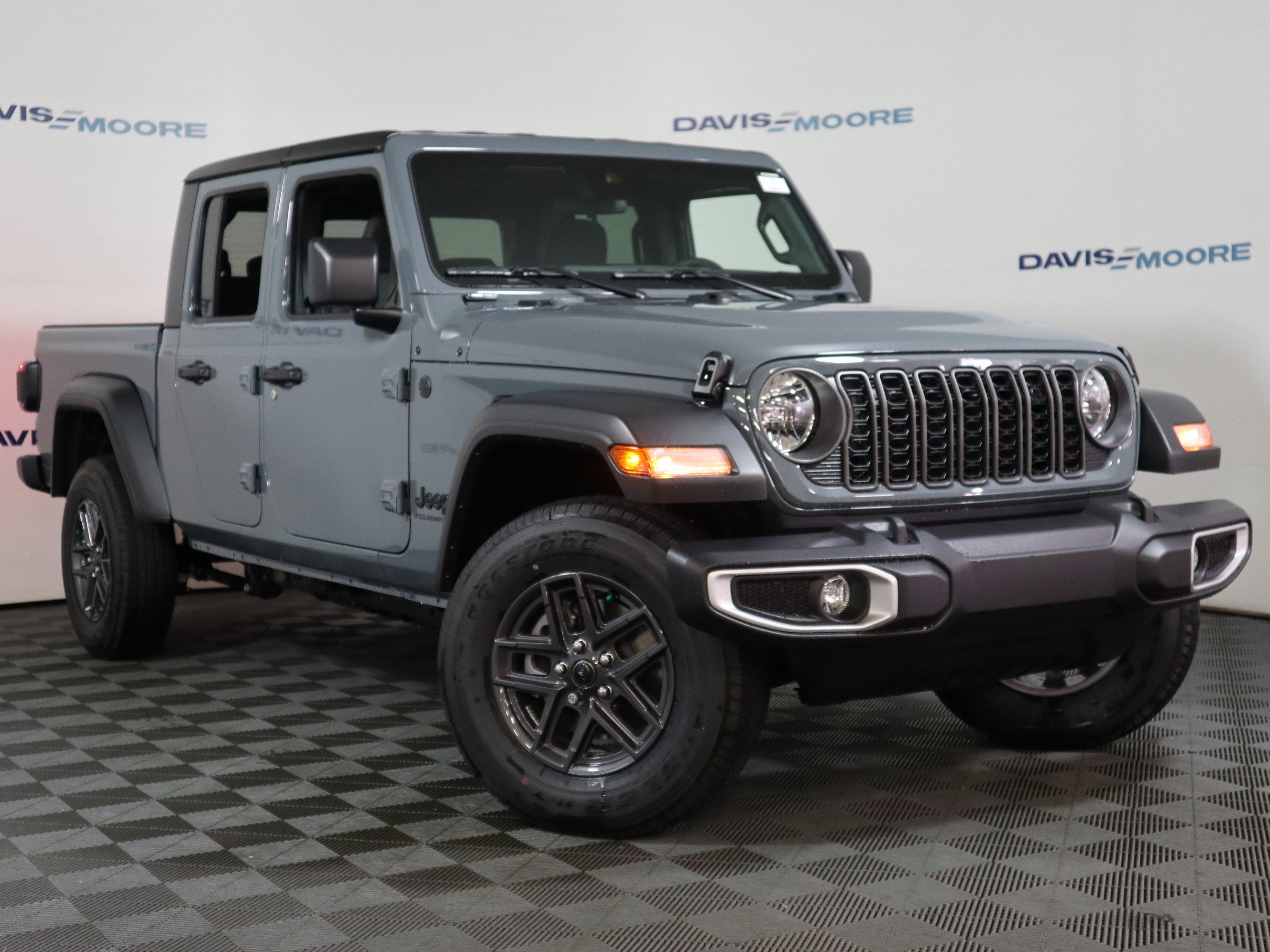 New 2025 Jeep Gladiator Sport AWD/4WD image 2