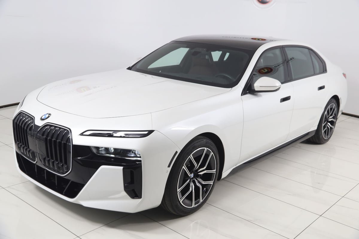 Used 2025 BMW 760i xDrive AWD/4WD image 32