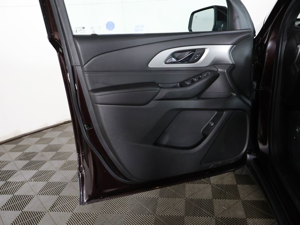 Used 2022 Chevrolet Traverse LT FWD image 22