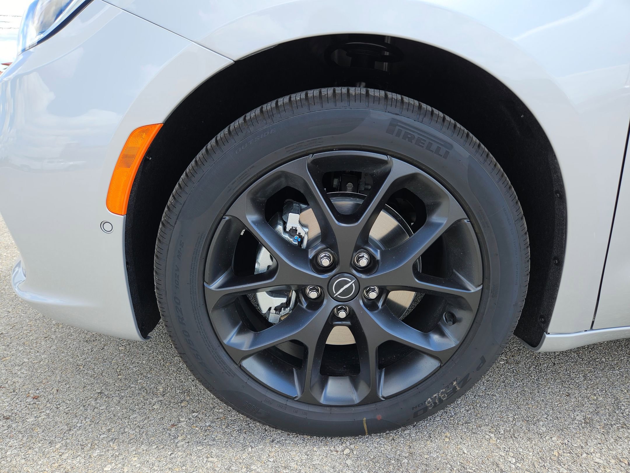 New 2026 Chrysler Pacifica Limited w/ Uconnect Theater Family Group image 21