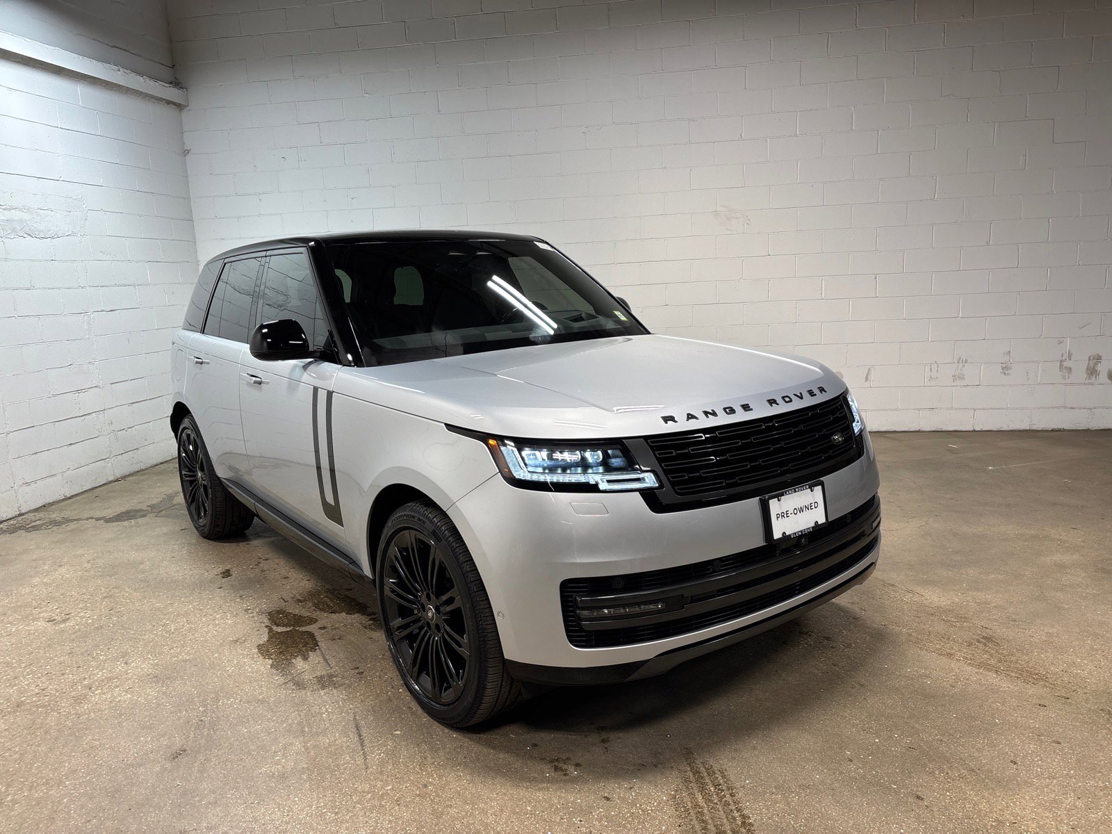 Used 2025 Land Rover Range Rover SE AWD/4WD image 4
