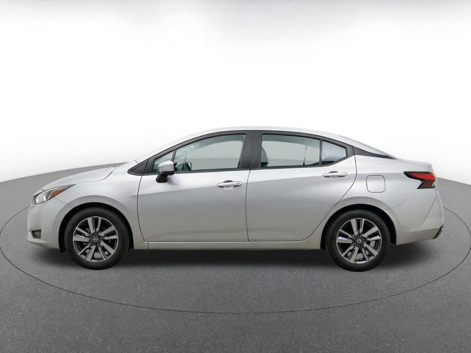 Used 2025 Nissan Versa SV FWD image 9
