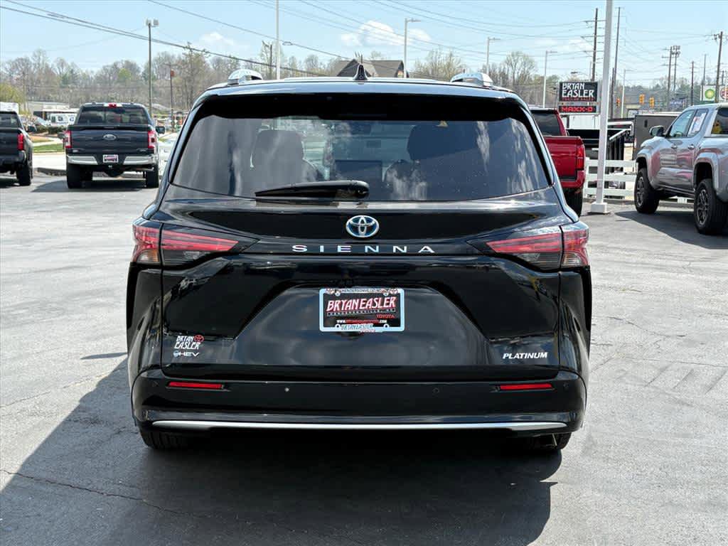 Used 2025 Toyota Sienna Platinum FWD image 27