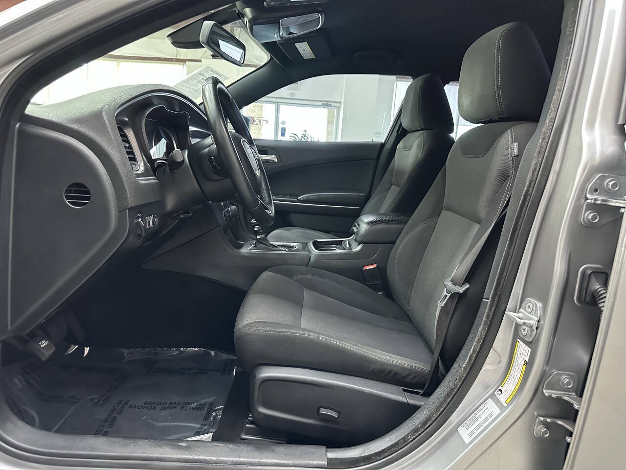 Used 2015 Dodge Charger SE RWD image 11