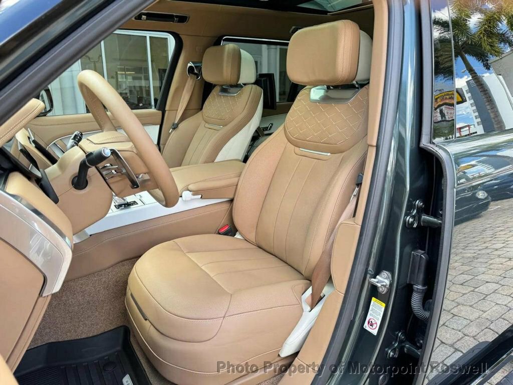 Used 2025 Land Rover Range Rover SV AWD/4WD image 17