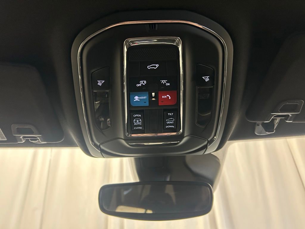 Used 2024 Jeep Grand Cherokee Altitude image 18