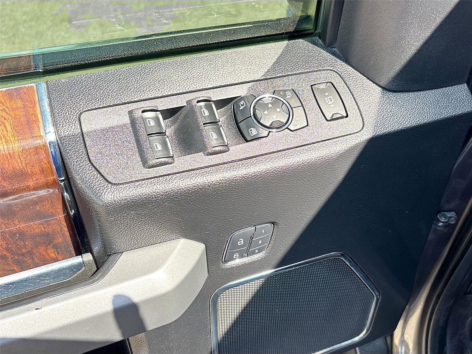 Used 2017 Ford F250 Platinum w/ Platinum Ultimate Package AWD/4WD image 18