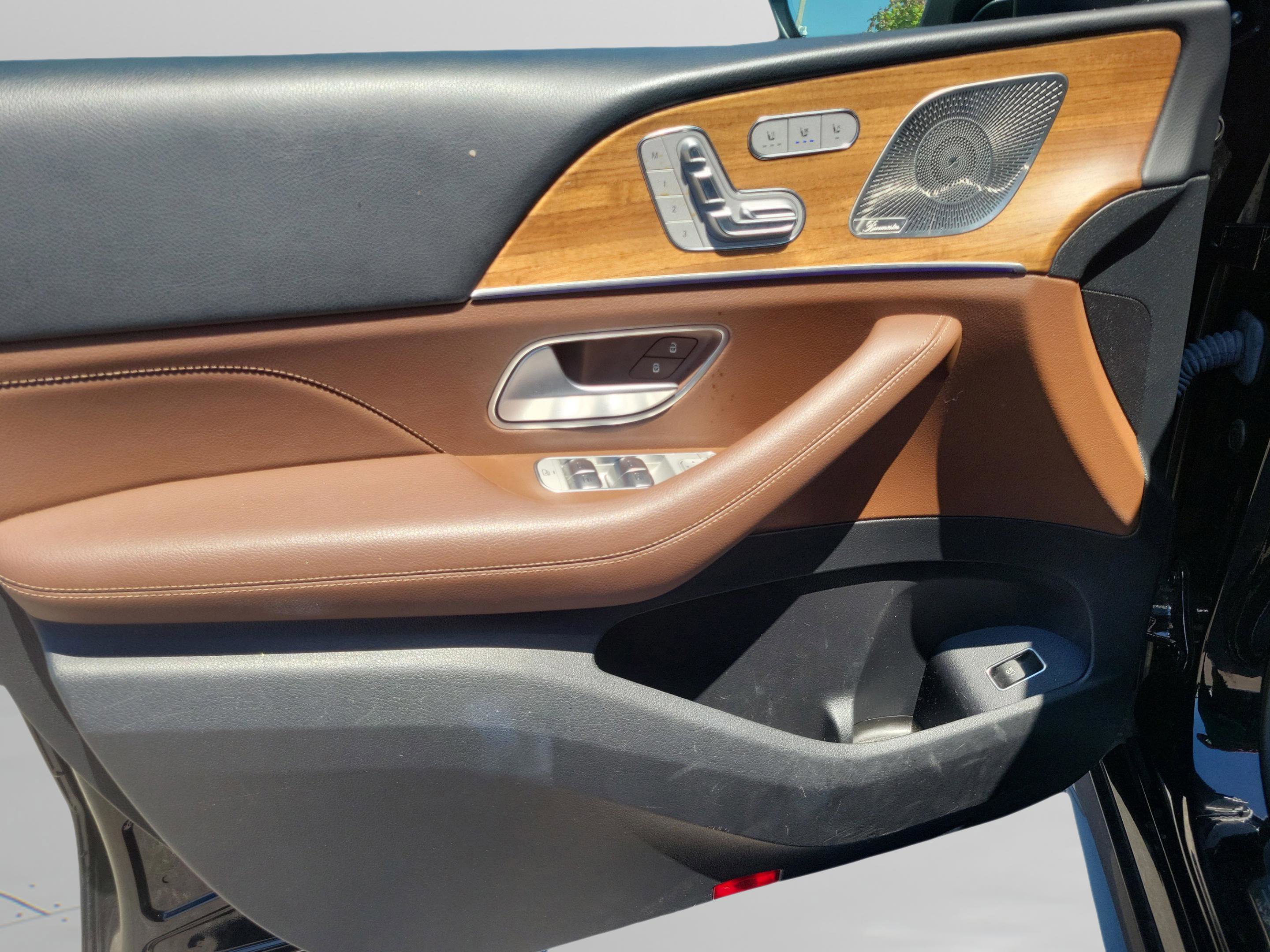 Used 2024 Mercedes-Benz GLS 450 4MATIC image 11