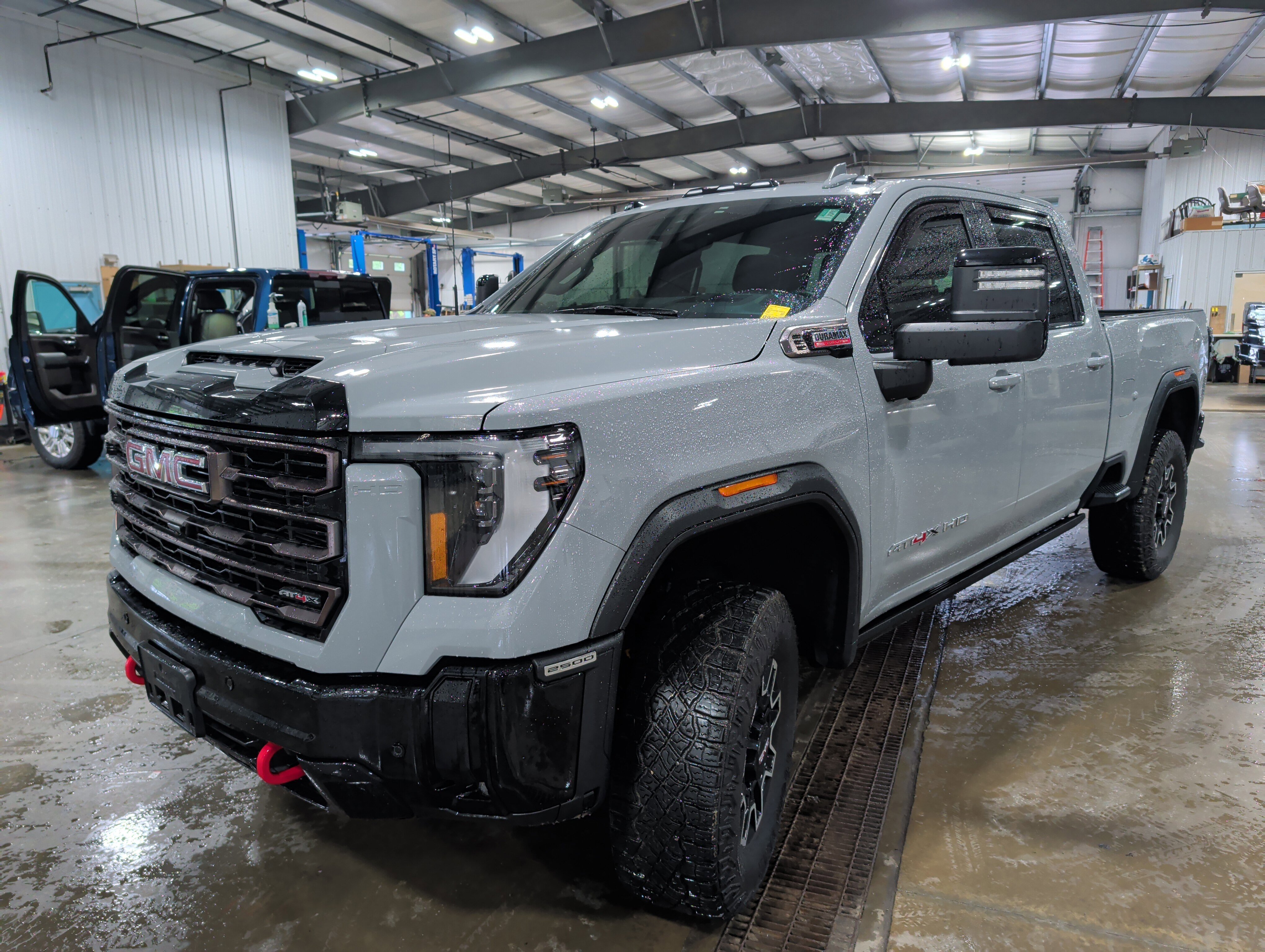 Used 2025 GMC Sierra 2500 AT4X AWD/4WD image 6