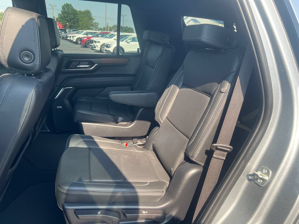 Used 2025 GMC Yukon Denali AWD/4WD image 24