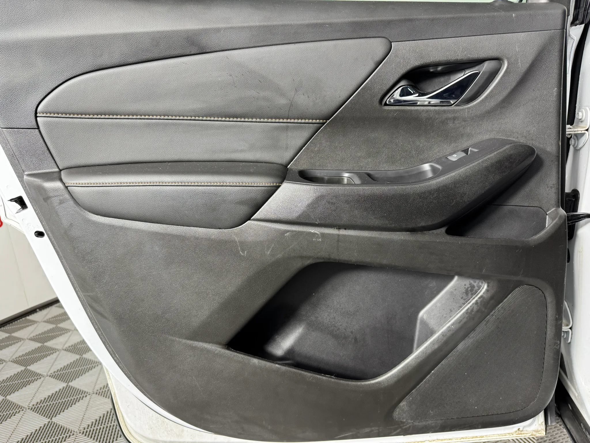 Used 2021 Chevrolet Traverse LS w/ LPO, Floor Liner Package FWD image 41
