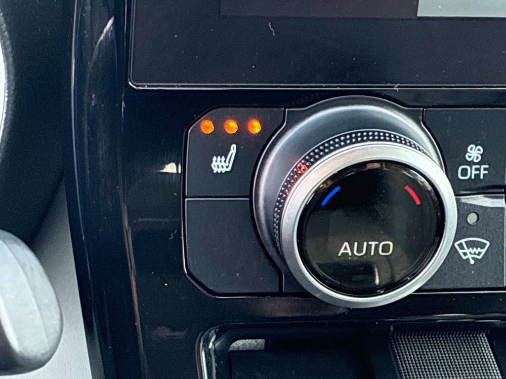 Used 2024 Toyota Highlander XLE image 37