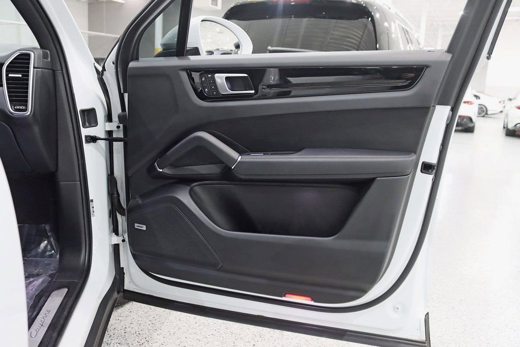 Used 2022 Porsche Cayenne Platinum Edition image 36