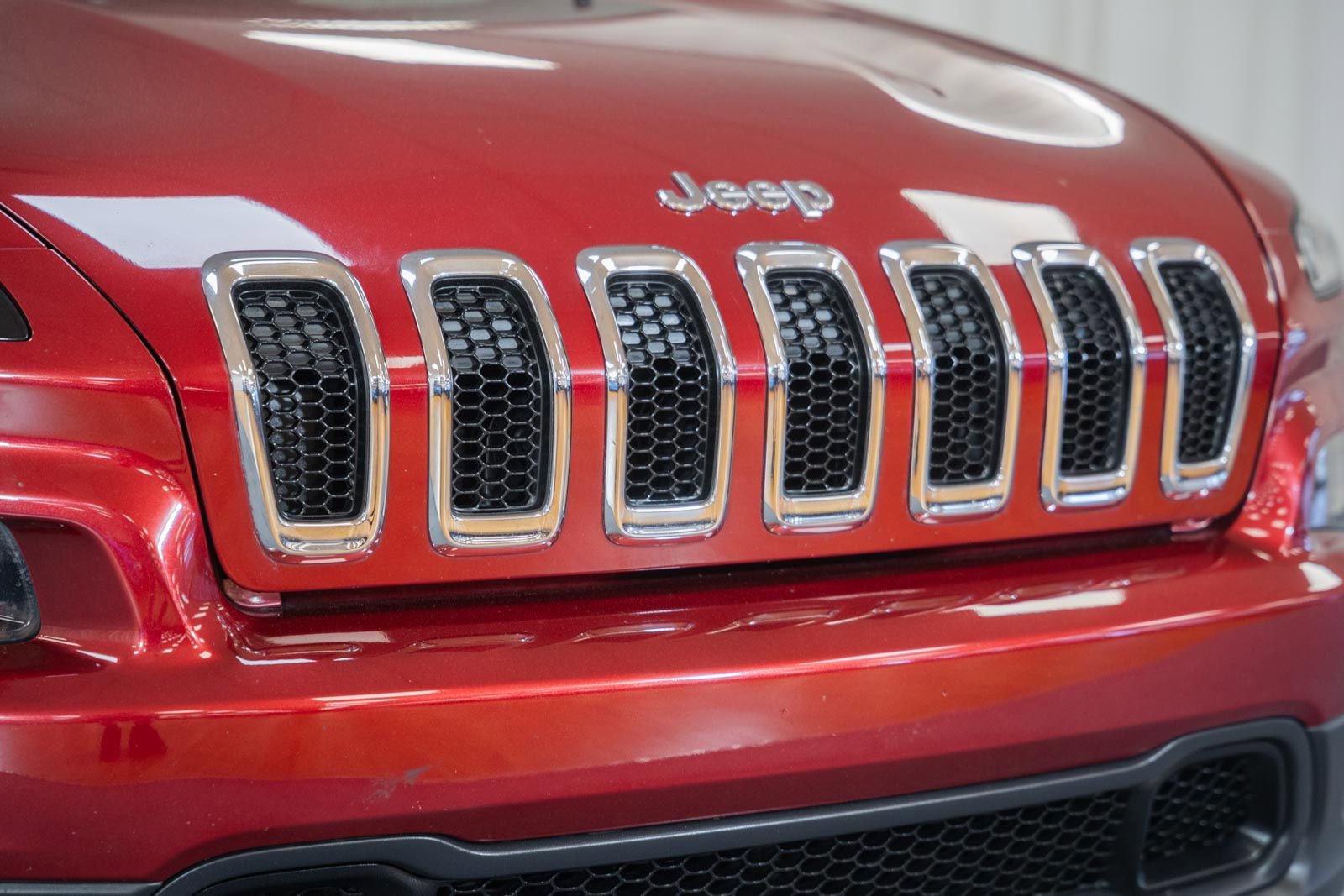 Used 2016 Jeep Cherokee Latitude w/ Cold Weather Group AWD/4WD image 10
