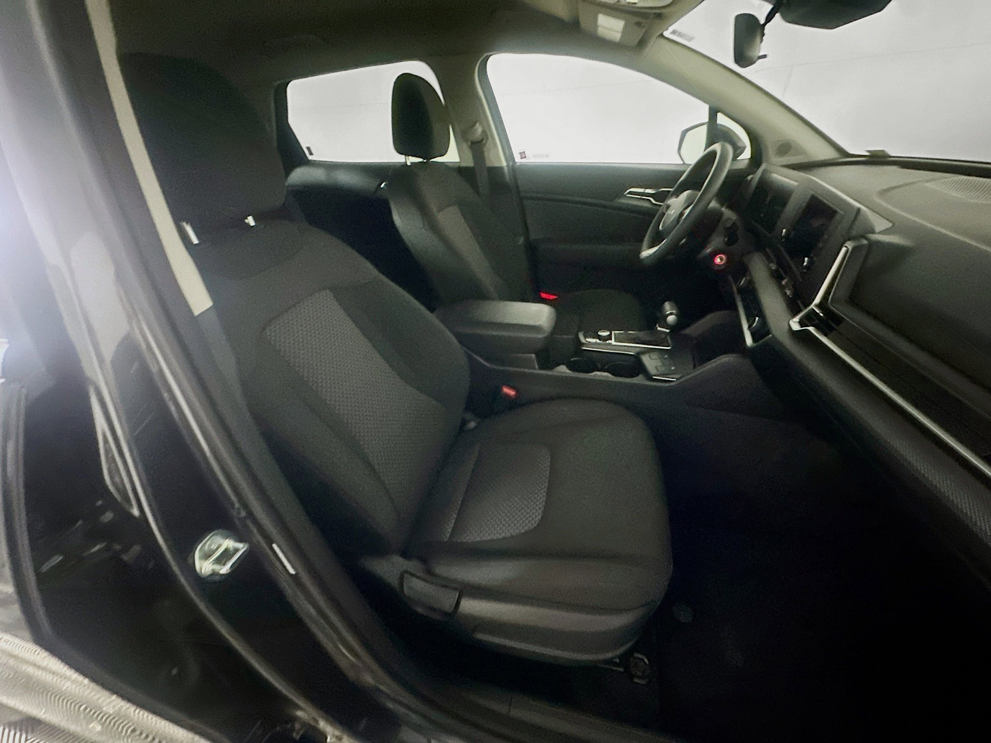 Used 2025 Kia Sportage LX image 29