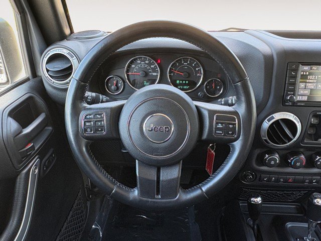 Used 2016 Jeep Wrangler Unlimited Sahara w/ Connectivity Group AWD/4WD image 6