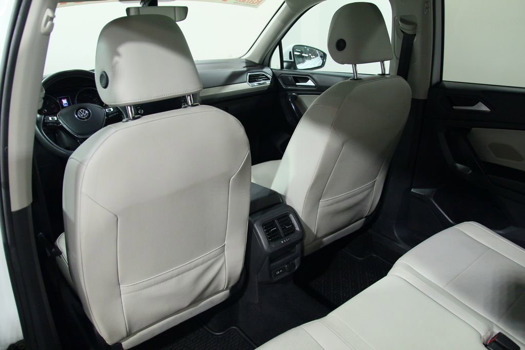 Used 2021 Volkswagen Tiguan SE w/ Panoramic Sunroof Package AWD/4WD image 26