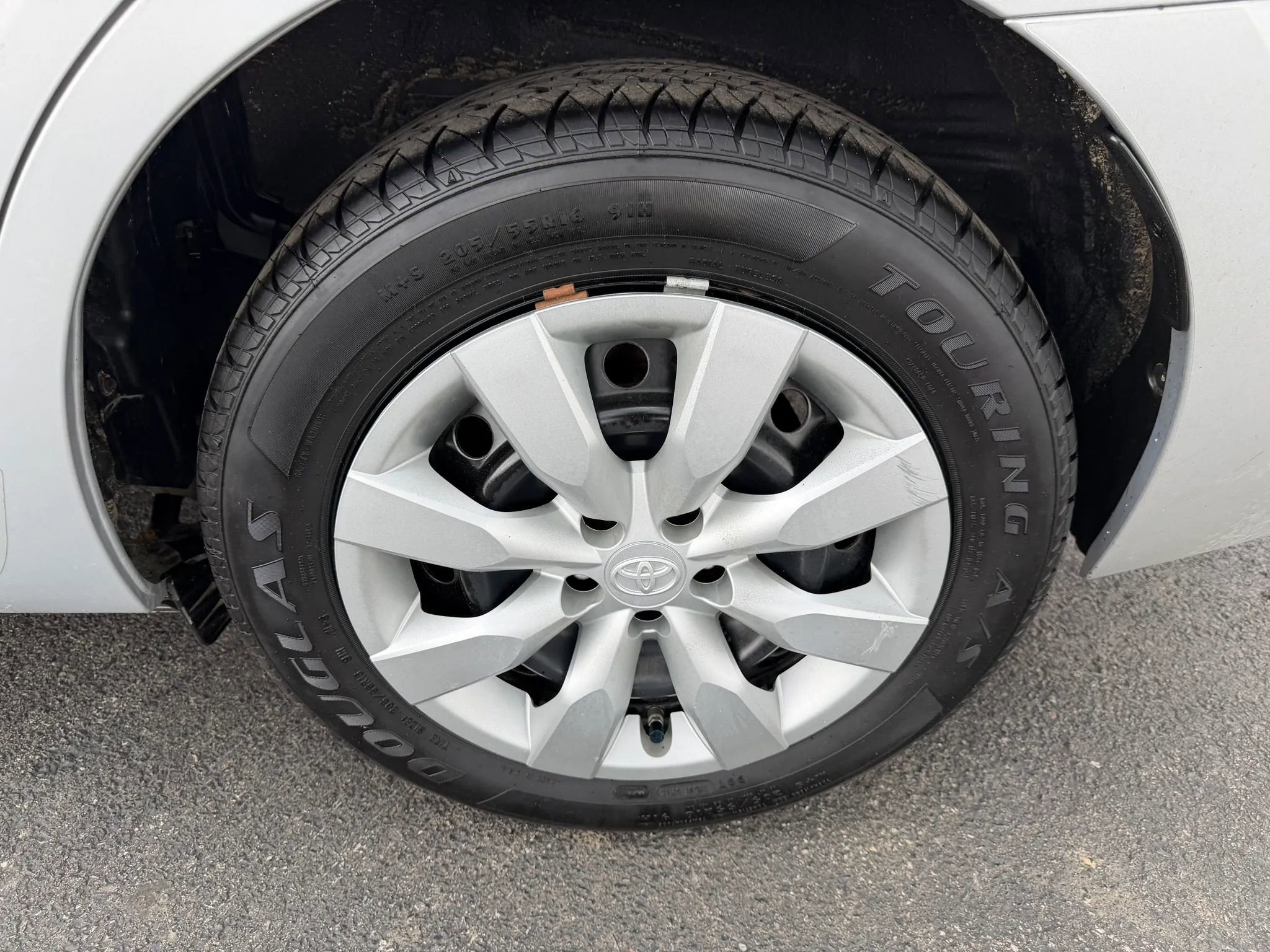 Used 2015 Toyota Corolla LE FWD image 40