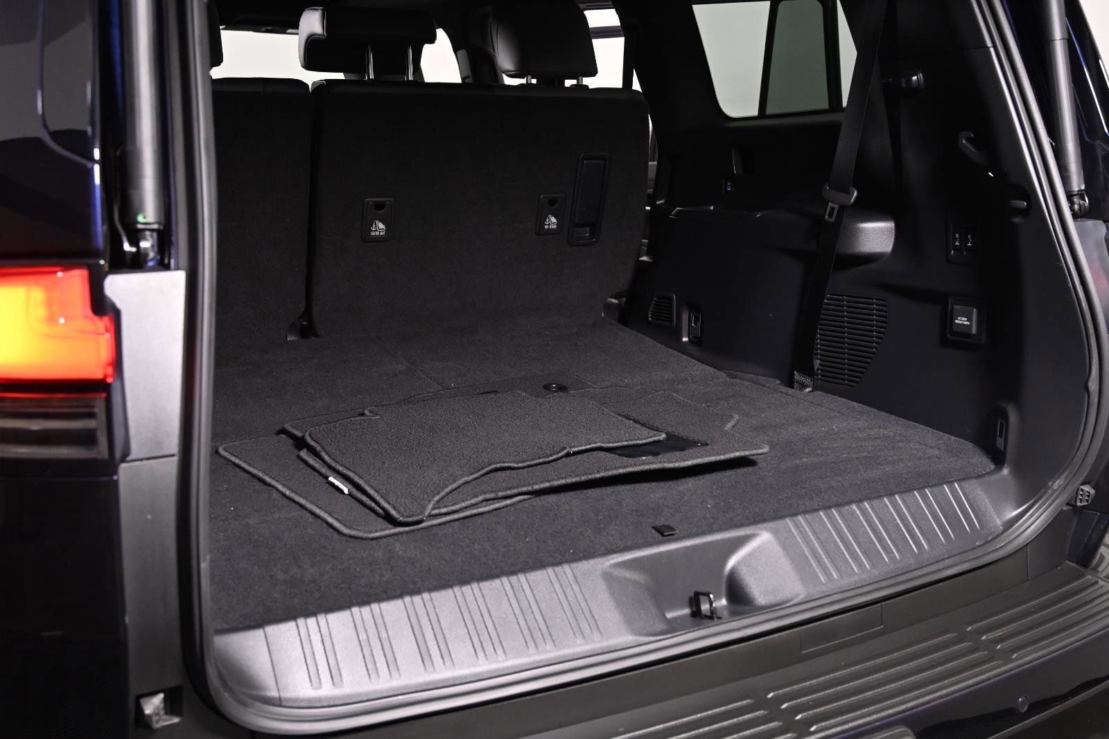 Used 2025 Lexus GX 550 w/ Accessory Package (2T) image 37