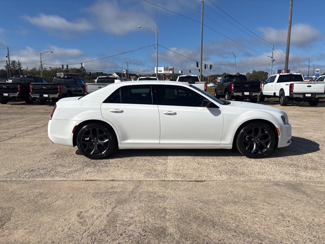 Used 2022 Chrysler 300 Touring w/ Sport Appearance Package image 1
