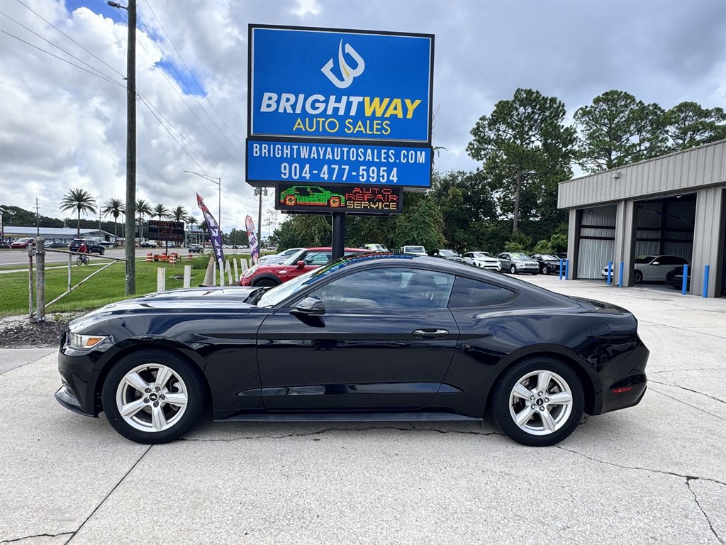 Used 2017 Ford Mustang Coupe RWD image 2