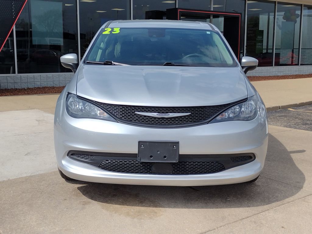 Used 2023 Chrysler Voyager LX FWD image 13
