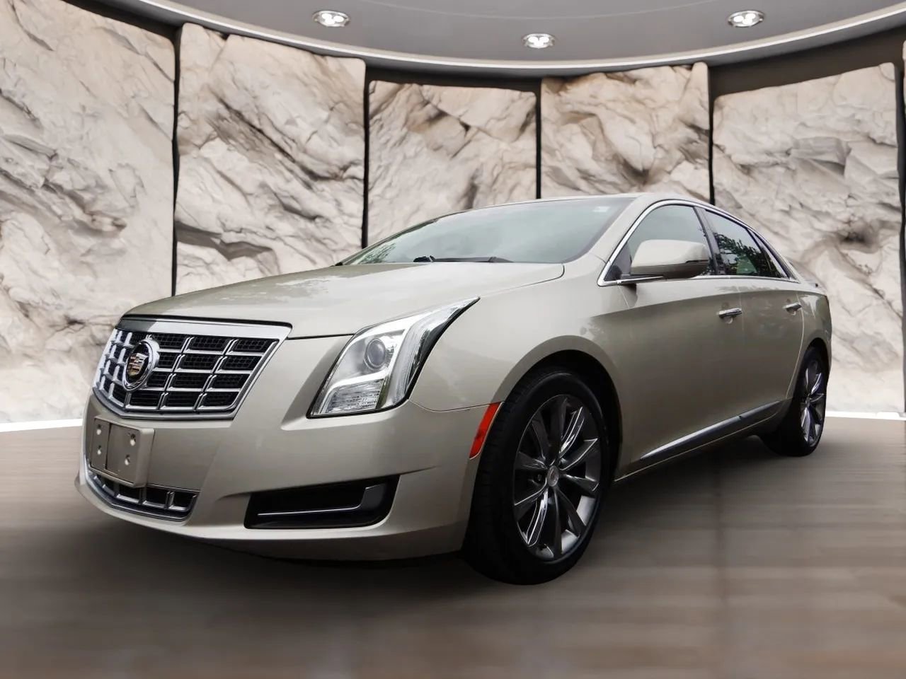 Used 2013 Cadillac XTS image 2