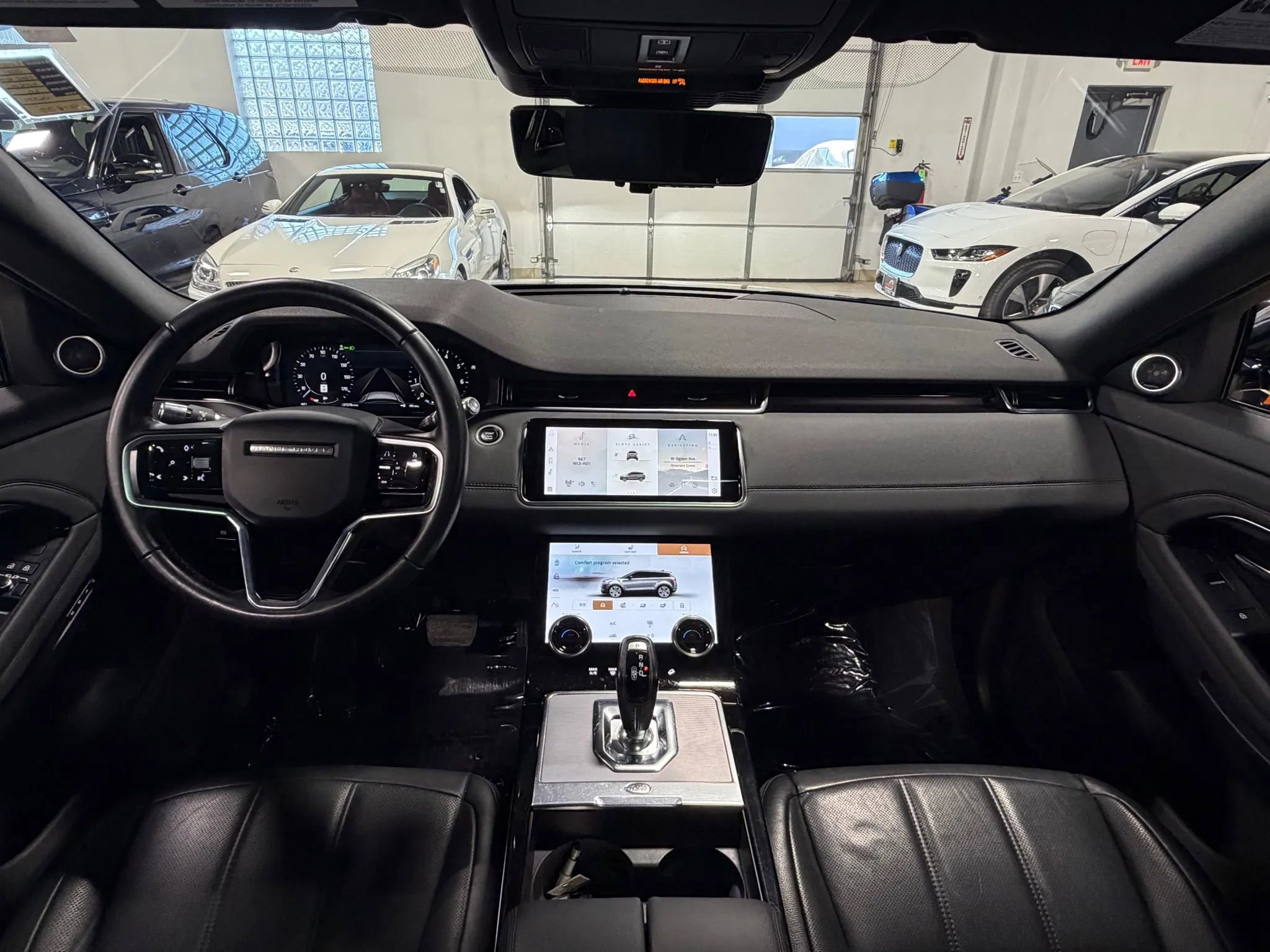 Used 2021 Land Rover Range Rover Evoque SE AWD/4WD image 2