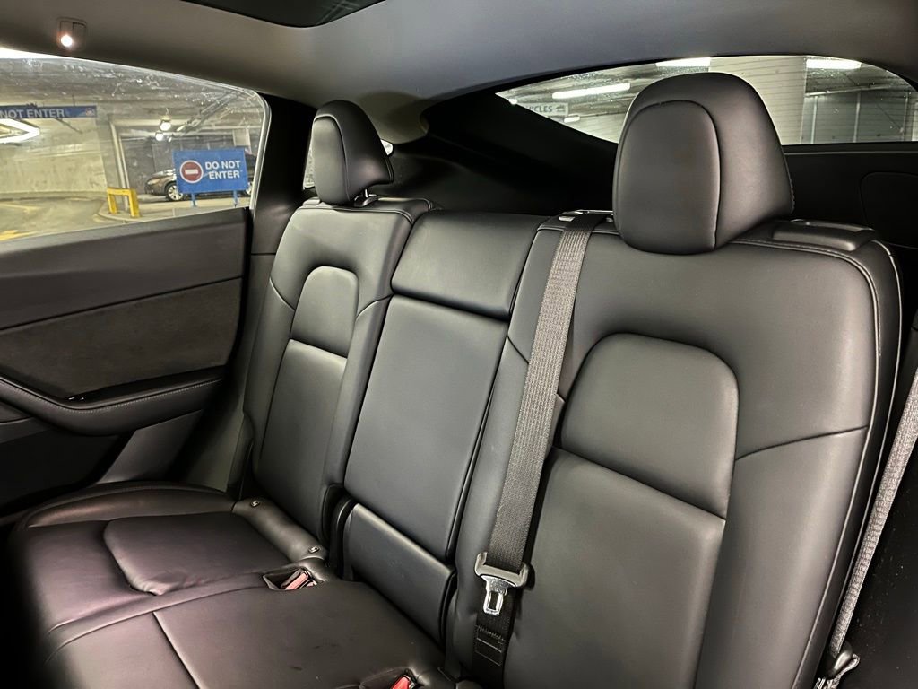 Used 2021 Tesla Model Y Long Range image 19