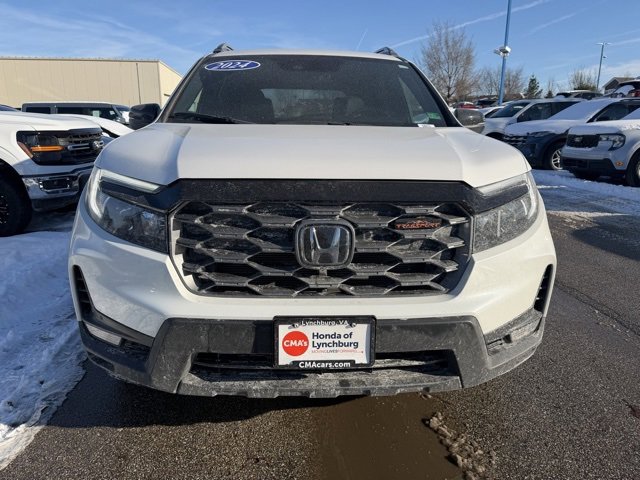 Used 2024 Honda Passport TrailSport image 2