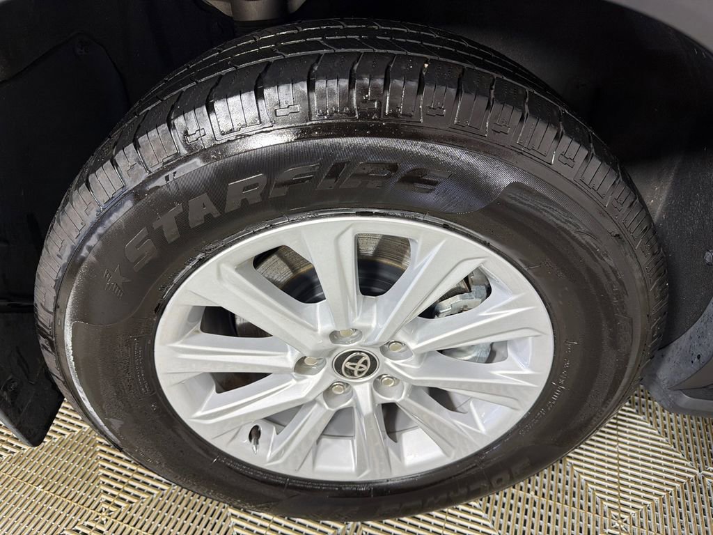 Used 2025 Toyota Grand Highlander AWD Hybrid image 18