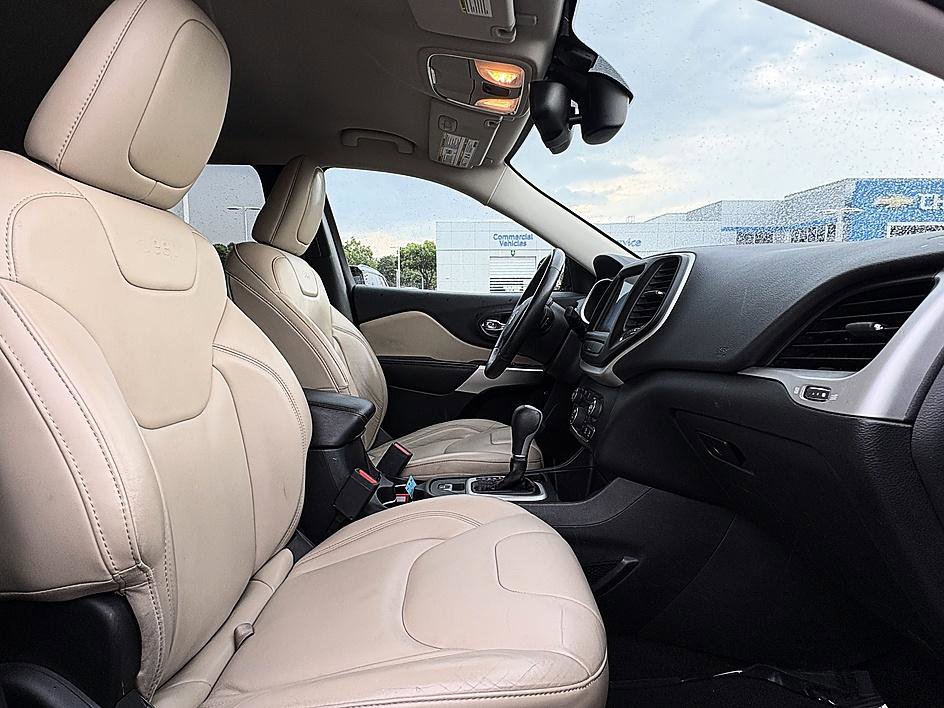 Used 2017 Jeep Cherokee Limited FWD image 12