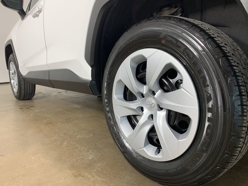 Used 2024 Toyota RAV4 LE AWD/4WD image 15