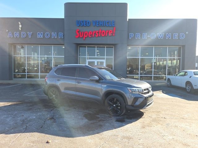 Used 2022 Volkswagen Taos SE image 1