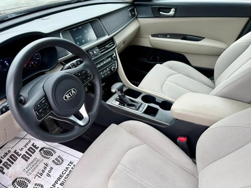 Used 2018 Kia Optima LX w/ 17" Alloy Wheels Package FWD image 2