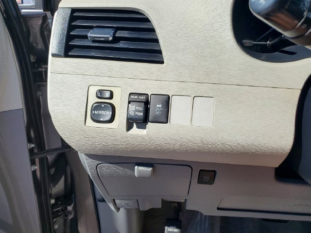 Used 2011 Toyota Sienna XLE FWD image 21