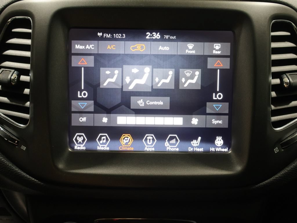 Used 2017 Jeep Compass Trailhawk w/ Leather Interior Group AWD/4WD image 28
