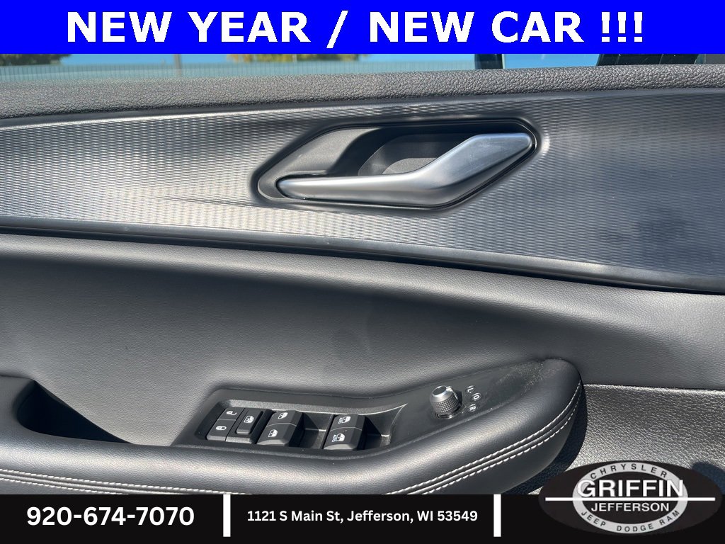 Used 2025 Jeep Grand Cherokee L Altitude image 14