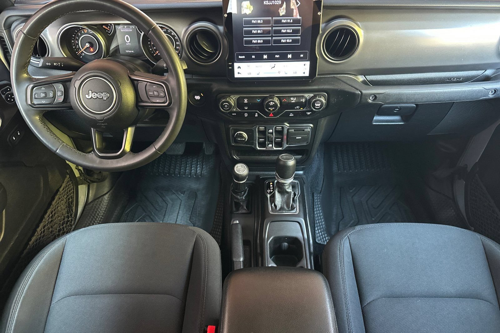 Used 2023 Jeep Gladiator Sport AWD/4WD image 13