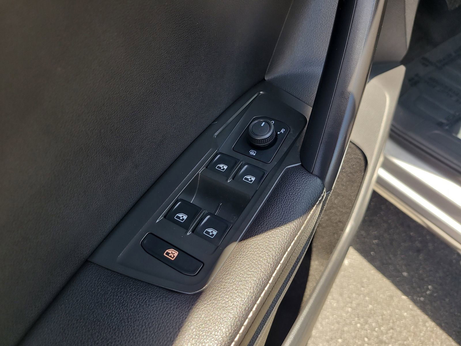 Used 2024 Volkswagen Tiguan S image 17