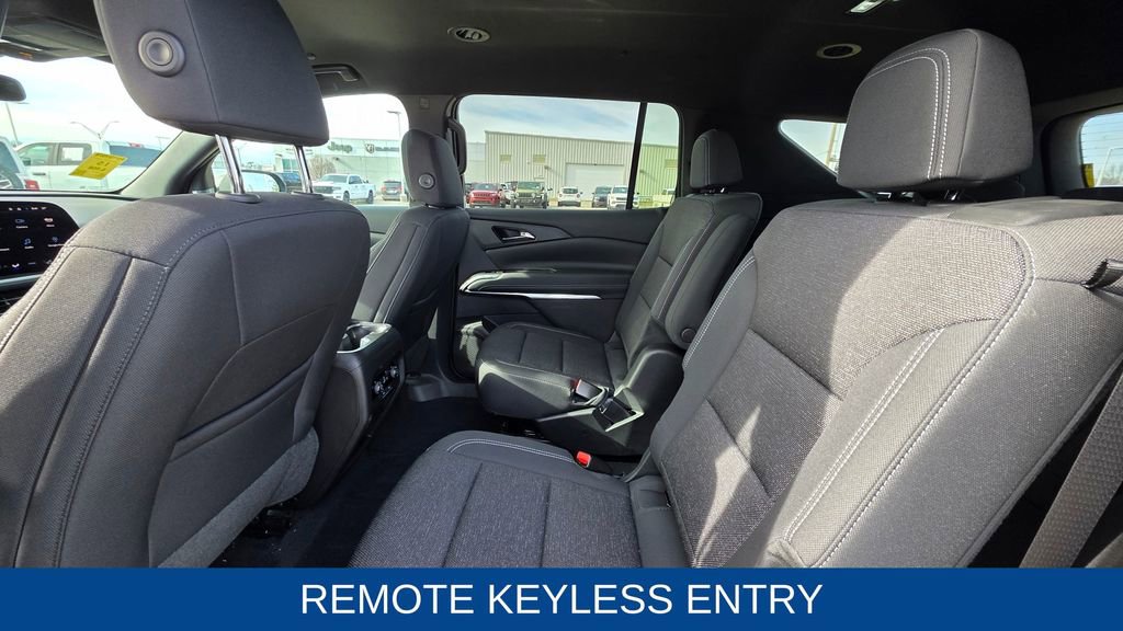 Used 2025 Chevrolet Traverse LT image 15