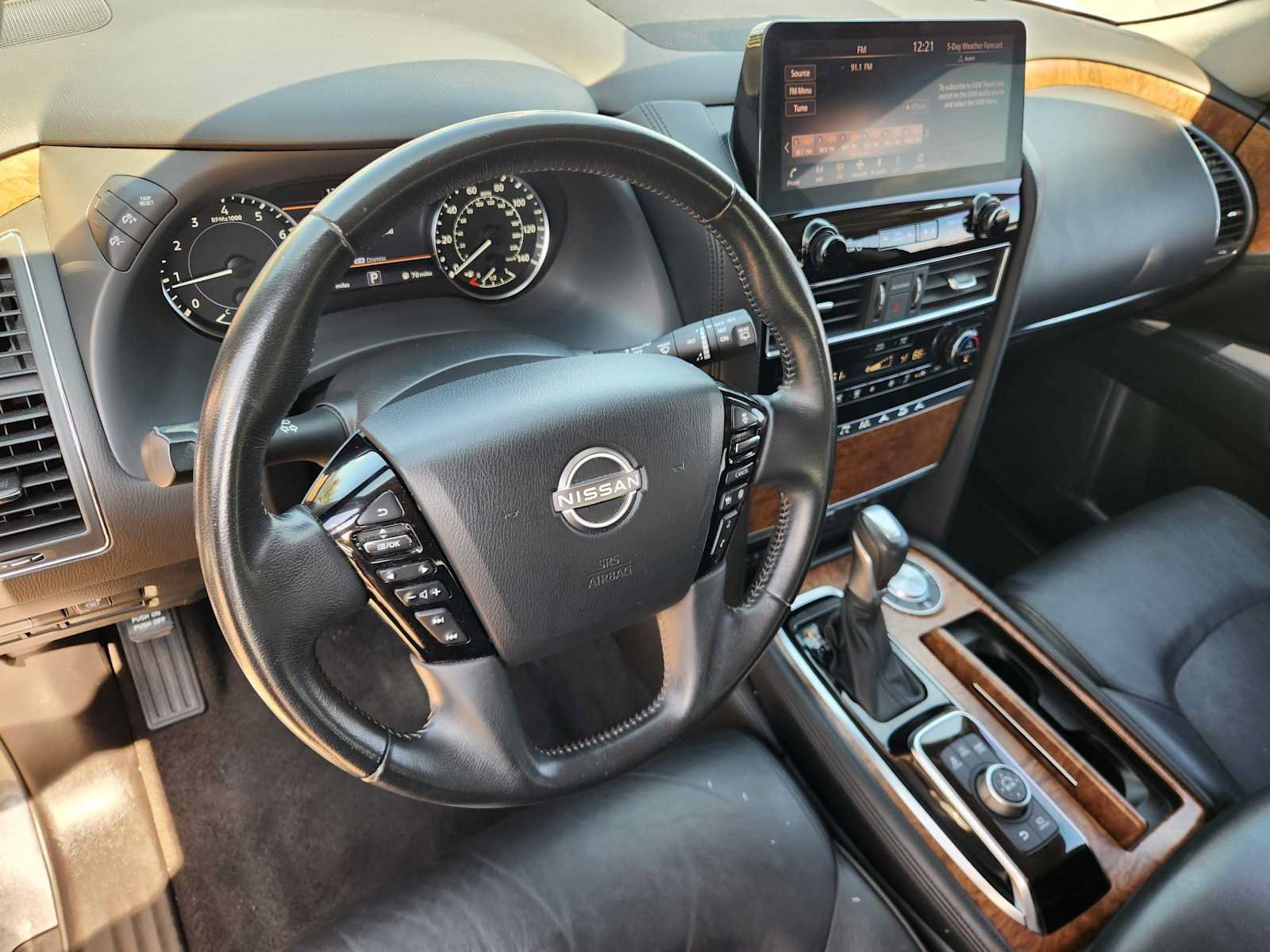Used 2021 Nissan Armada SL w/ Captain's Chairs Package RWD image 2