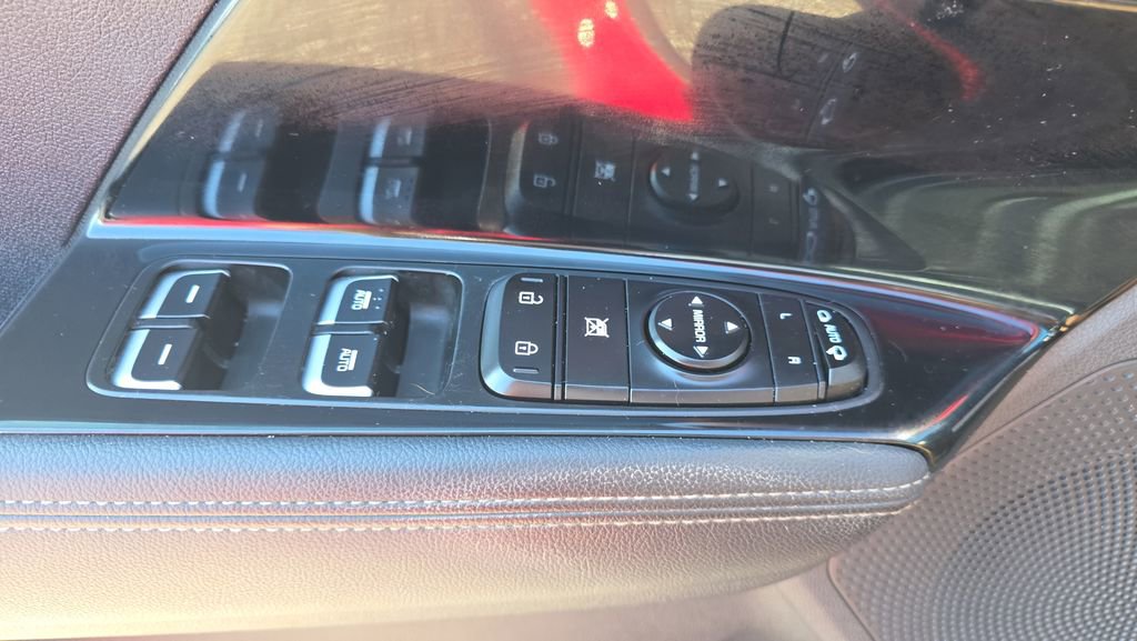 Used 2018 Kia Niro EX FWD image 22