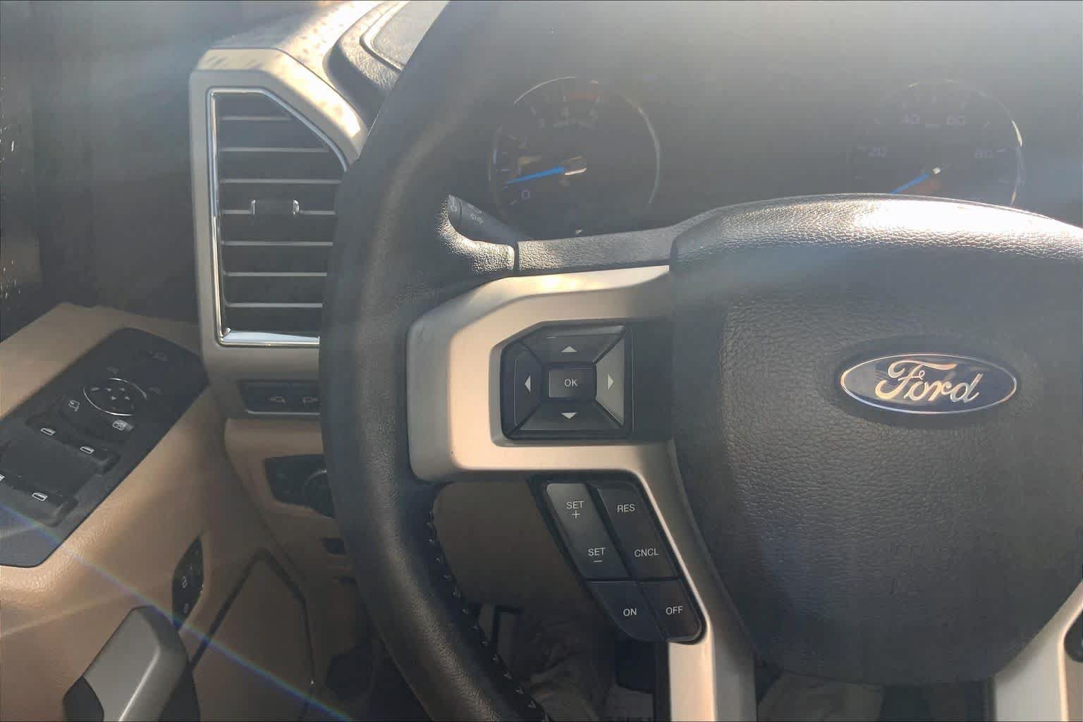 Used 2017 Ford F250 Lariat w/ Lariat Ultimate Package AWD/4WD image 24