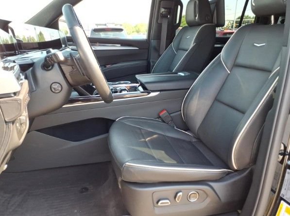Certified 2026 Cadillac Escalade ESV Sport w/ LPO, ONYX Package AWD/4WD image 3