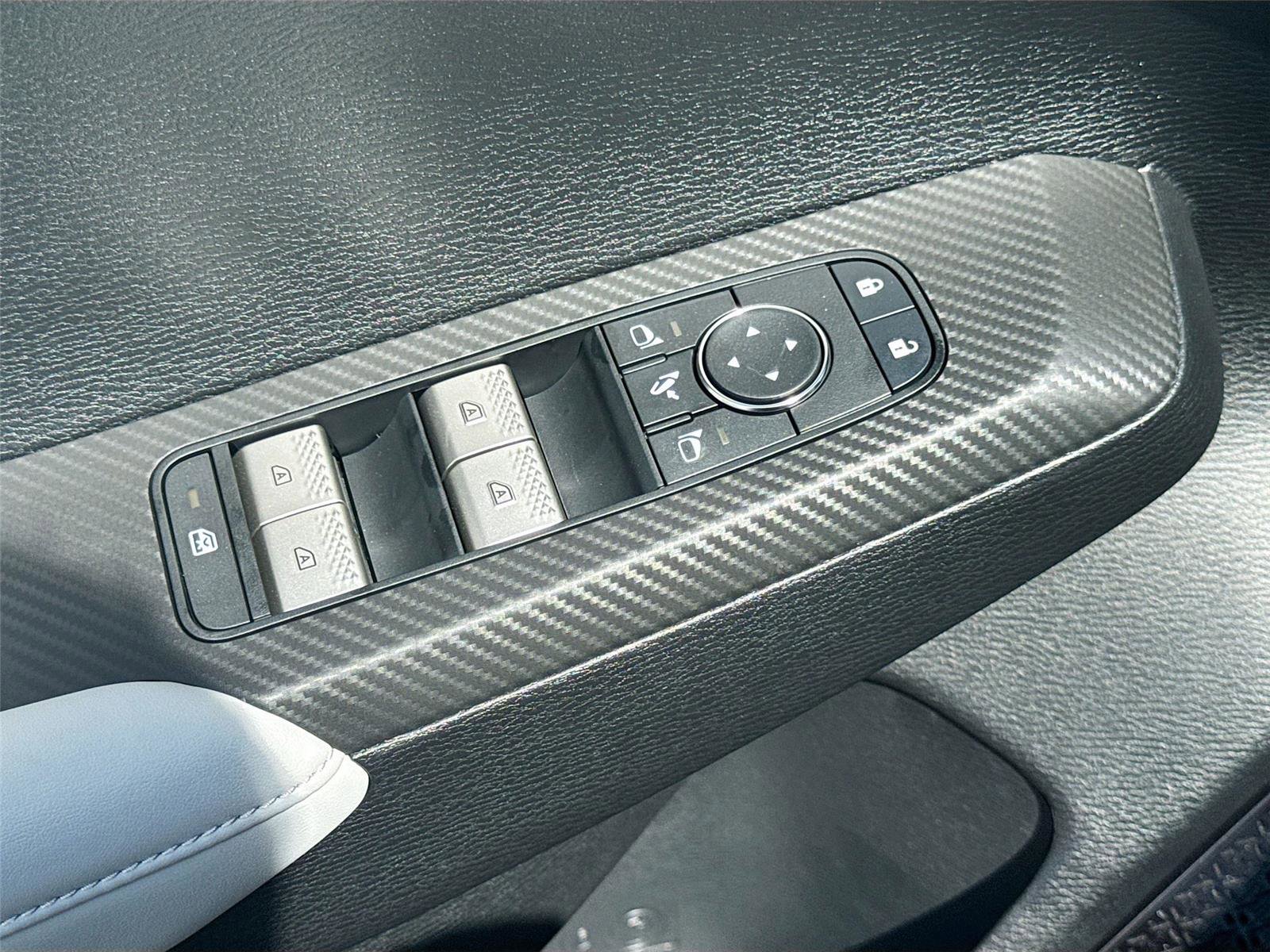 New 2025 Mitsubishi Outlander SE image 18