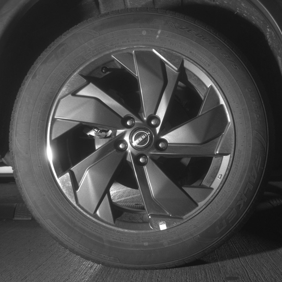 Used 2025 Nissan Rogue SV FWD image 15