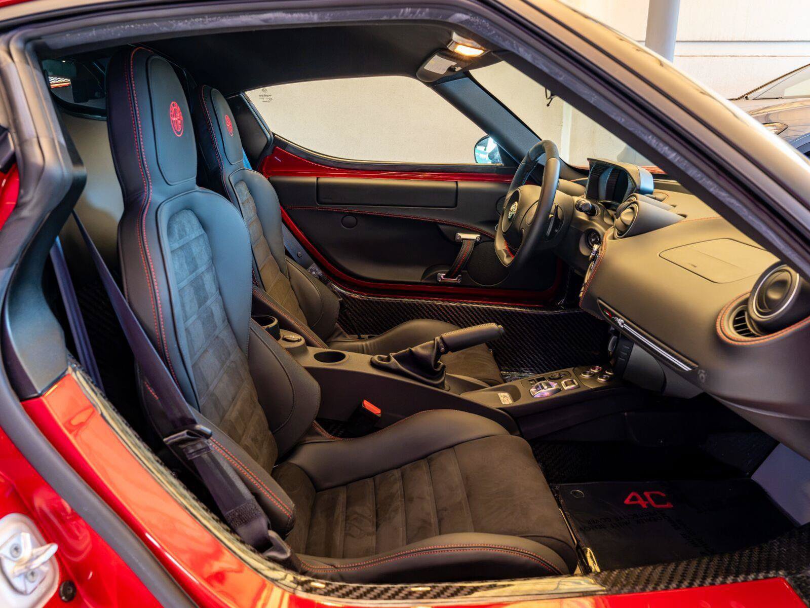 Used 2015 Alfa Romeo 4C Launch Edition w/ Convenience Group RWD image 19